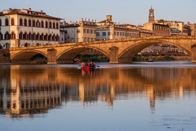 Rafting on the Arno River in Florence under the Arches of Pontevecchio - From San Niccolò to the center of Florence