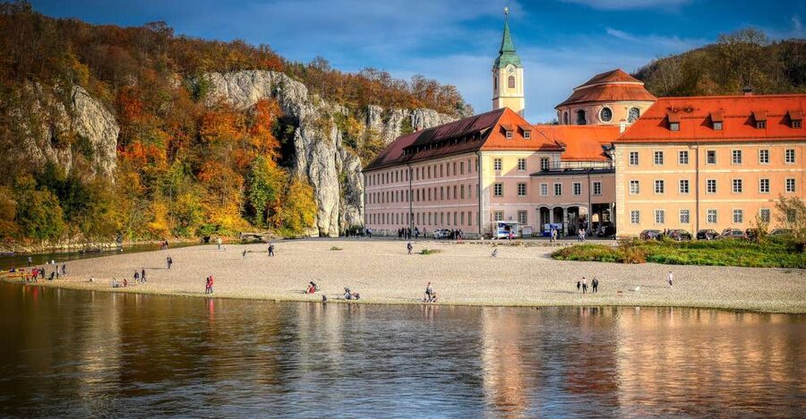 Regensburg: Half-day trip to the Danube Gorge in Weltenburg - Kelheim’s Liberation Hall and its 18 victory figures