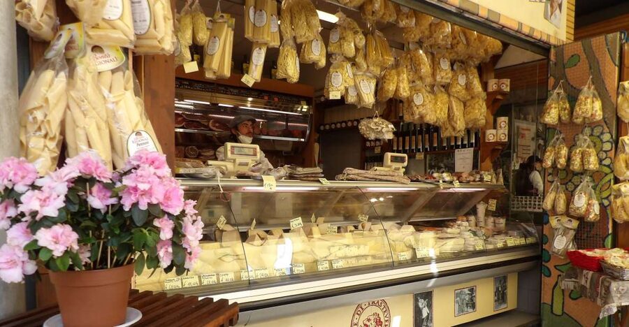 Rome: Guided Walking Tour and River Boat Ride - Santa Maria offers art, silence, and a dress requirement