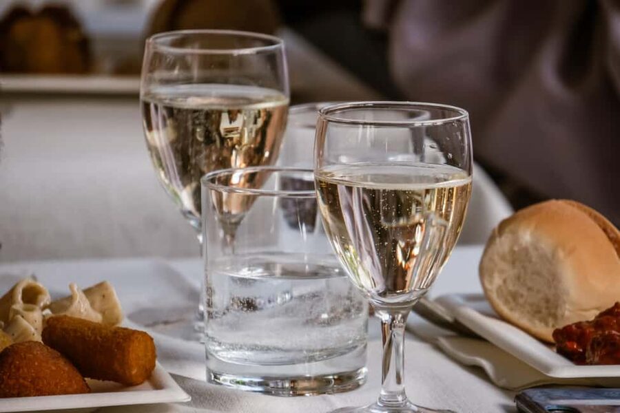 Rome: River Boat Tour with Aperitif - A quiet hour beneath Ponte Sant’Angelo