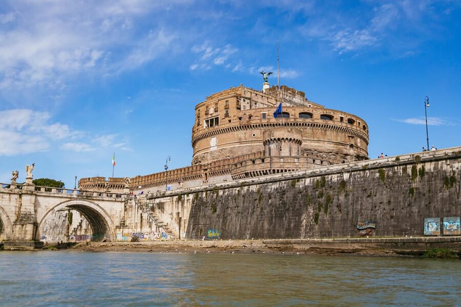 Rome: Tiber River Urban Rafting Tour with Roman Pizza - Tiber Island and the heart of old Rome