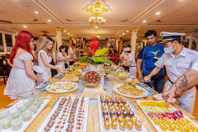 Saigon River Dinner Cruise: Buffet, Set Menu, Fine Dining (3hrs) - Dinner timing and the onboard service