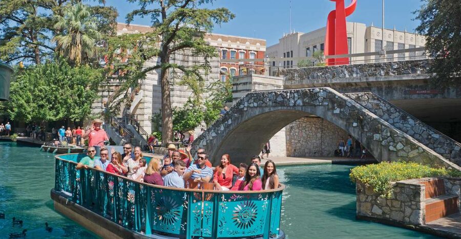San Antonio: River Walk Cruise Ticket - Daylight, dusk, or Christmas lights