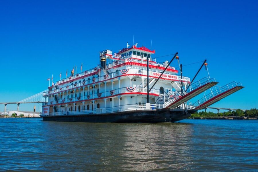 Savannah Riverboat: Sunday Brunch Sightseeing Cruise - A Sunday view of Savannah that moves at an easy pace