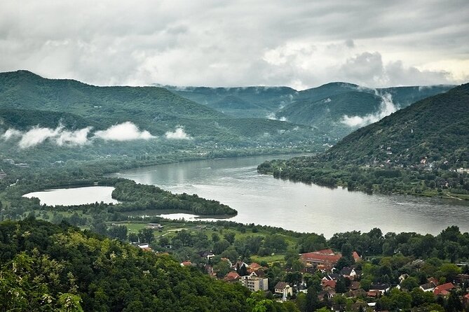 Scenic Danube River bend hills & the Art Town: Private Car Tour - Booking and cancellation details