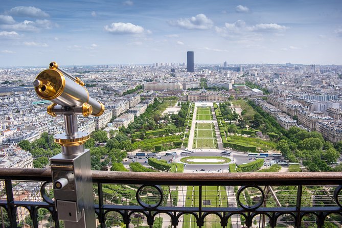Seine Dinner Cruise, Eiffel Tower Access and Moulin Rouge Show - The transfer to Montmartre and Moulin Rouge