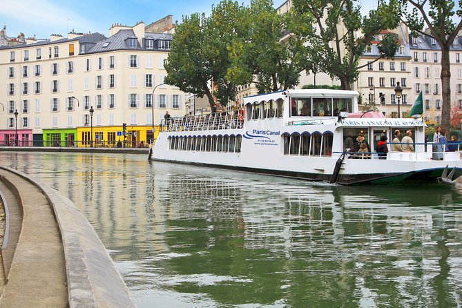 Seine River Cruise and Paris Canals Tour - Guide commentary and sound quality
