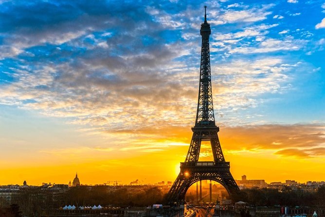 Seine River Cruise & French Crepe Tasting by the Eiffel Tower - Boarding beside the Eiffel Tower