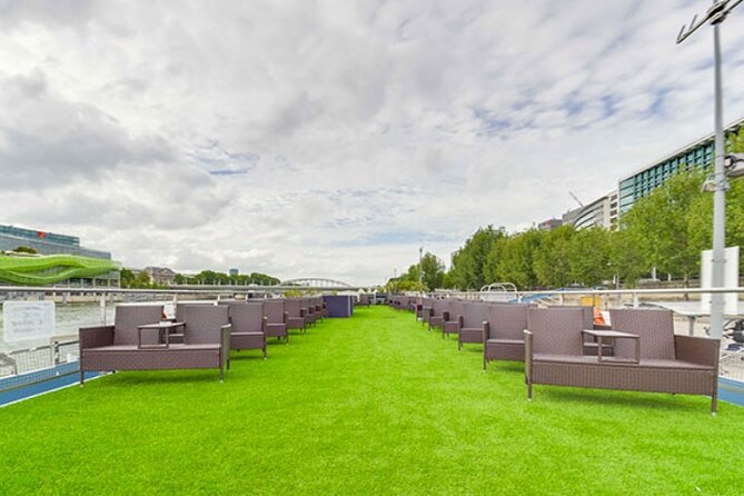 Seine River Dinner Cruise with Live Singer by VIP Yacht de Paris - Key points to know before you book