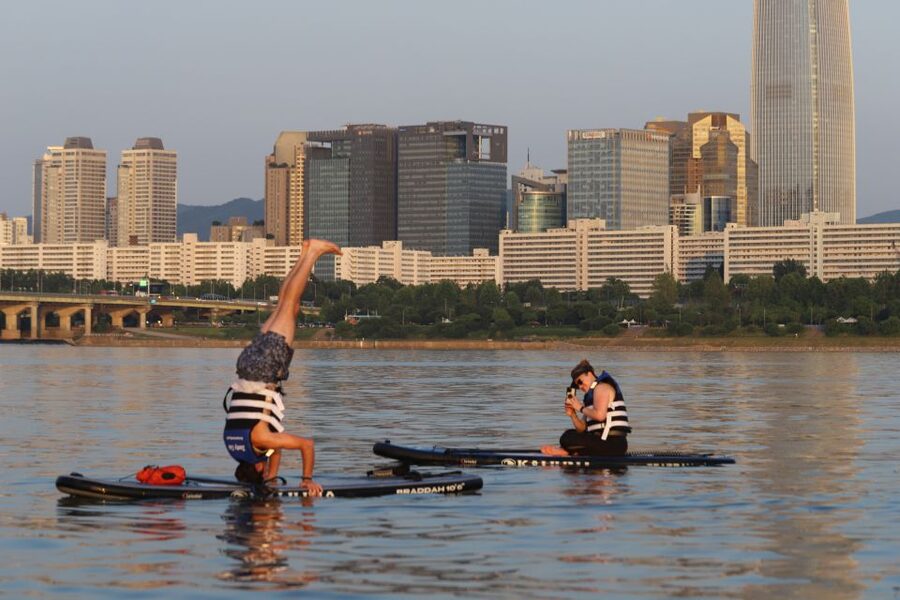Seoul: Stand Up Paddle Board (SUP) & Kayak in Han River - What makes the guide part of the value