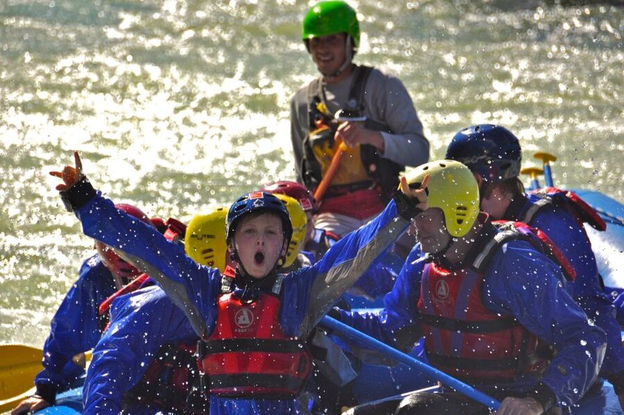 Setesdal, Evje: Family Rafting on the beautiful Otra river - On the water: practice before the thrills