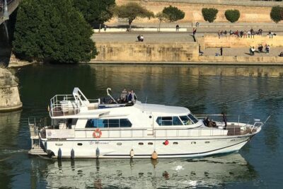 Cruise along the Guadalquivir River with appetizer