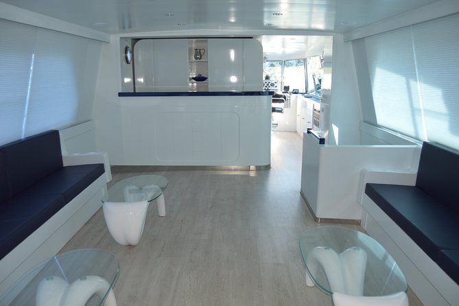 Seville: Cruise along the Guadalquivir River with appetizer - Who will enjoy this cruise most