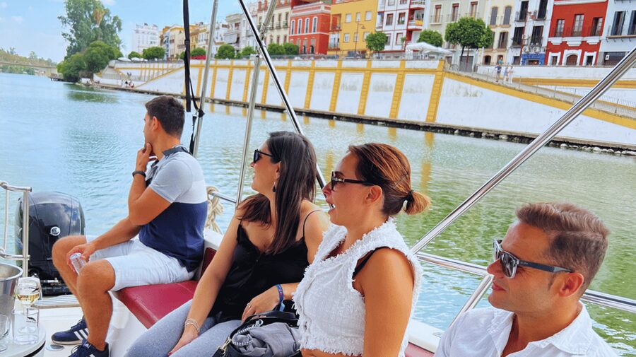 Seville: Guadalquivir River Boat Tour - Daylight, sunset, and the value of the drink