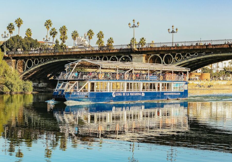 Seville: Guadalquivir River Cruise - From old river trade to Expo architecture