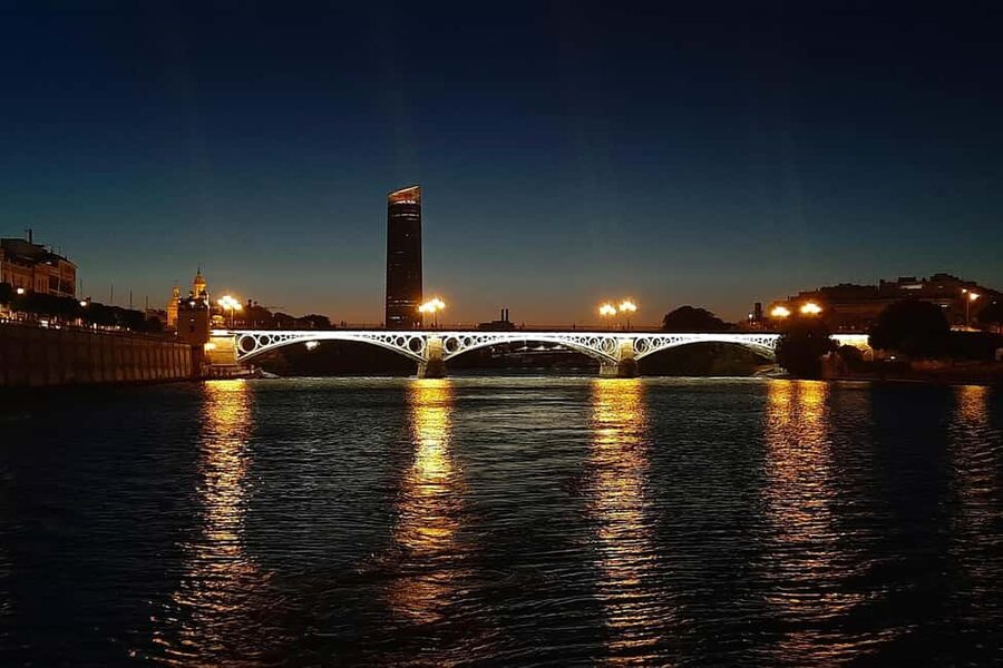 Seville: Restaurant boat ride on the Guadalquivir River with lunch/dinner - Practical details that affect comfort