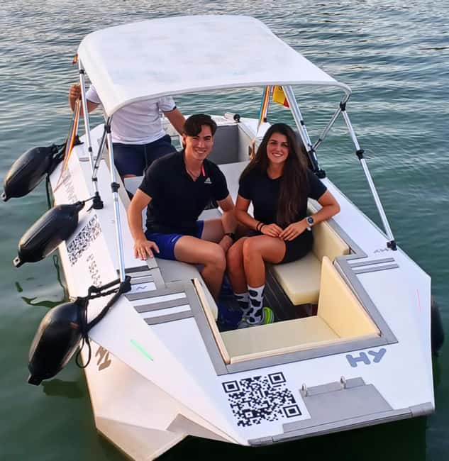 Seville: Sail the River. 100% private - The first minutes: a calm welcome and a private boat