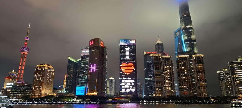 Shanghai: After Dark Dinner and Huangpu River Night Cruise - Guides who make the evening easier
