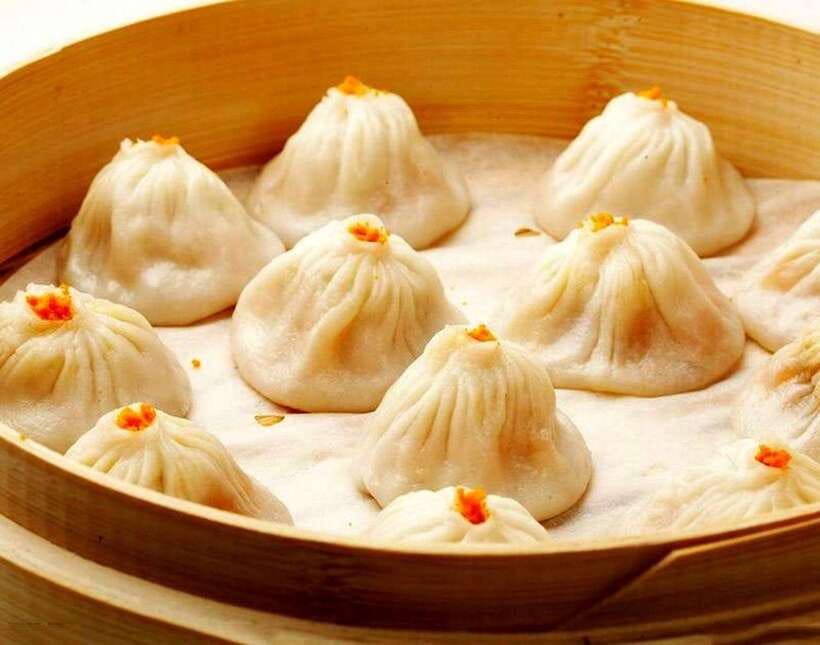 Shanghai Night River Cruise VIP Seat with Authentic Dinner - What the guides add to the night
