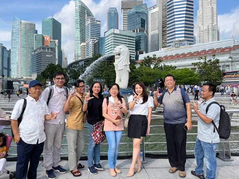 Singapore: City Highlights Walking Tour & Singapore River - What the guides add to the walk