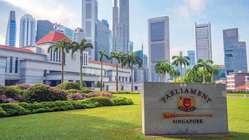 Singapore: City Highlights Walking Tour & Singapore River - Weather, footwear, and meeting details