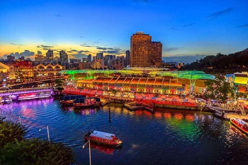 Singapore: Nighttime City Sightseeing Tour with River Cruise - One hour on the Singapore River