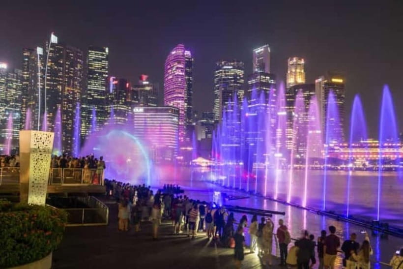 Singapore River Cruise, Spectra & Garden Rhapsody Light Show - Merlion Park and the fifteen-minute photo stop