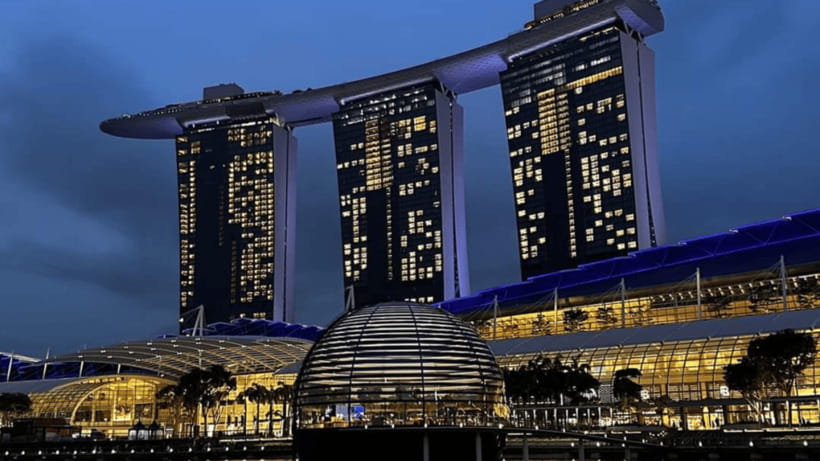 Singapore: Sunset River Cruise and Glittering Light Shows - Merlion Park from the boat