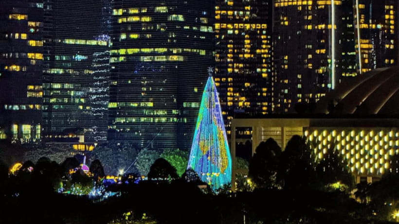 Singapore: Sunset River Cruise and Light Shows Tour - Guides who shape the evening