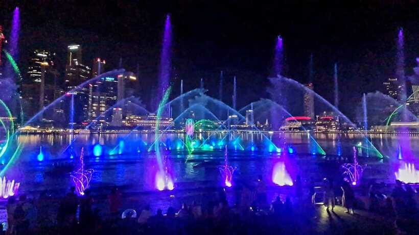 Singapore: Sunset River Cruise and Light Shows Tour - Hotel pickup and the ride into the city
