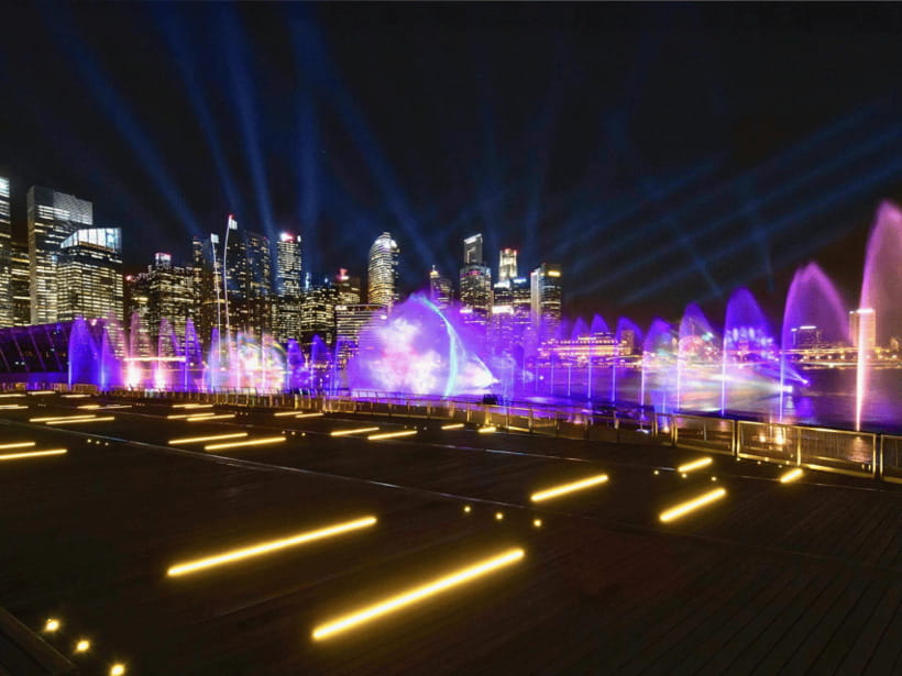 Singapore Twilights with River Cruise & Light Shows - The guide can make the transfers worthwhile