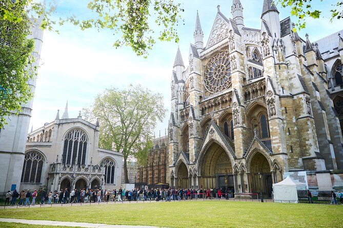 Skip the Line Tower of London & Westminster Tour and River Cruise - Buckingham Palace and the changing of the guard