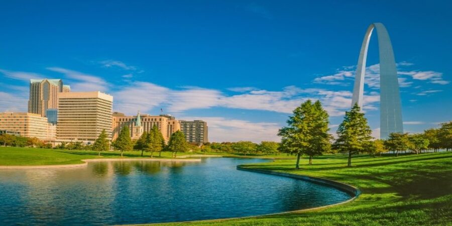 St. Louis: Guided Small Group City Tour with River Cruise - Accessibility, weather, and practical details
