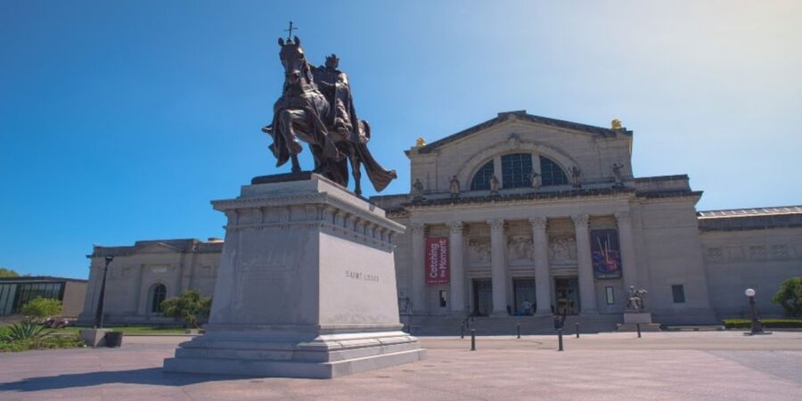St. Louis: Guided Small Group City Tour with River Cruise - The narrated city drive beyond downtown