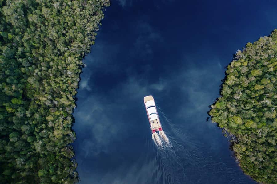 Strahan: World Heritage Cruise on Gordon River with Lunch - Lunch with Tasmanian produce on the Gordon River