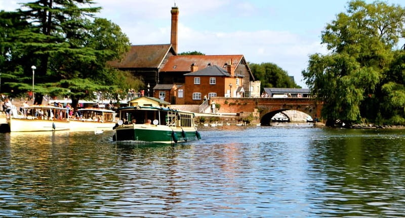 Stratford-upon-Avon: River Cruise & City Audio Tour - Royal Shakespeare Theatre, Holy Trinity Church, and Clopton Bridge