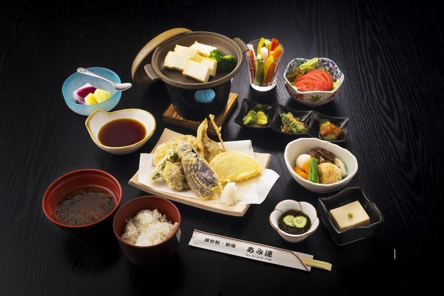 Sumida River: Japanese Traditional Yakatabune Dinner Cruise - Tokyo Skytree after dark