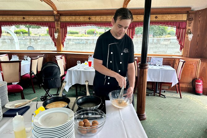 Summer Danube Brunch Cruise in Budapest - The Chain Bridge and Buda Castle from the water