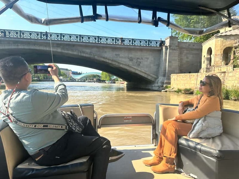 Tbilisi: River Sightseeing Boat Ride with Welcome Drink - How much guiding should you expect?