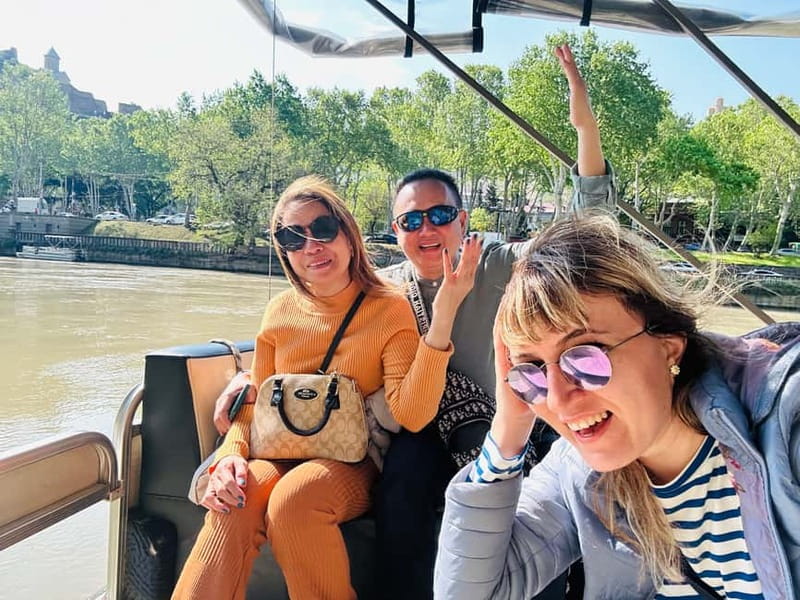 Tbilisi: River Sightseeing Boat Ride with Welcome Drink - Who will enjoy this short cruise?