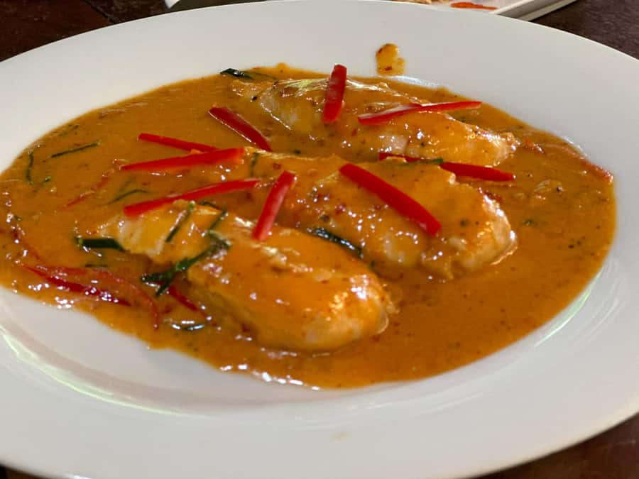 Thai cooking class &Market tour by Amazon Prime Series Chef. - Eating what you make together