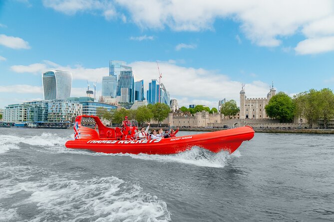 Thames High-Speed Zone Speedboat in London - A sightseeing cruise with a serious burst of speed