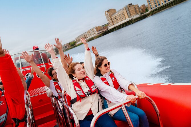 Thames High-Speed Zone Speedboat in London - Full throttle toward Canary Wharf and Greenwich