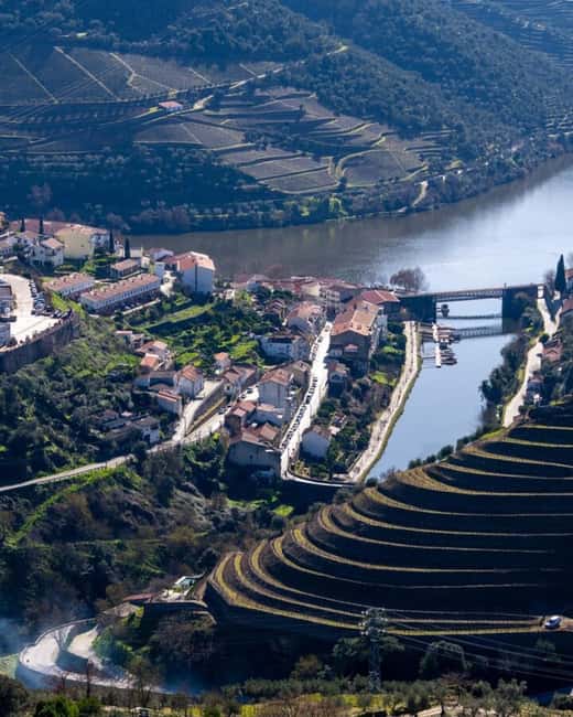 The Douro Valley Tour – Late Start Experience - Pinhão’s final photo stop and the long ride home