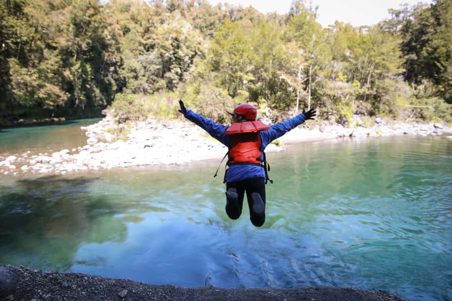 Tongariro River: Grade 3 Whitewater Rafting - The safety talk is part of the experience