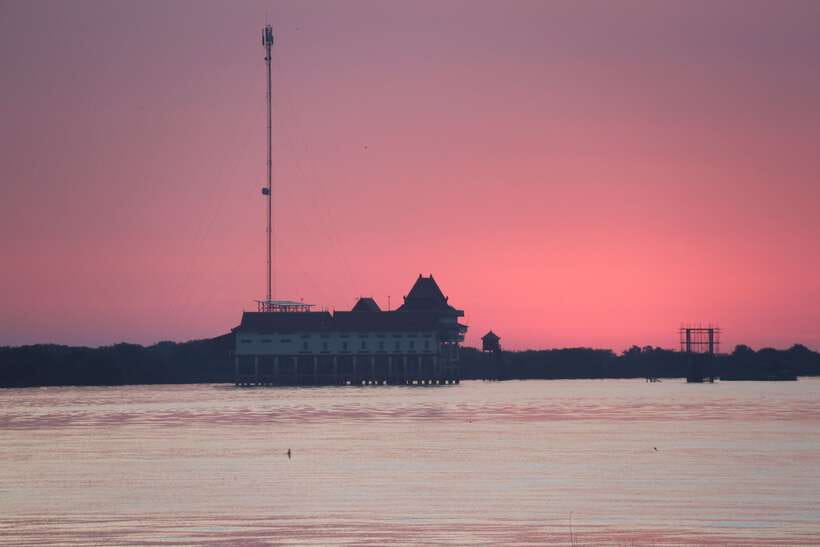 Tonle Sap Cruise & land Tour between Phnom Penh & Siem Reap - Boarding the boat and settling into the river pace