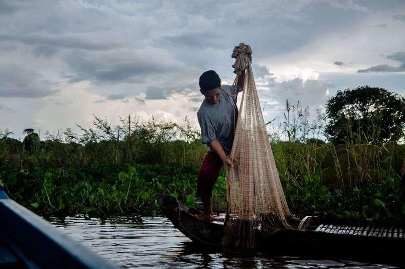 Tonle Sap Cruise & land Tour between Phnom Penh & Siem Reap - The silversmith workshop near the route