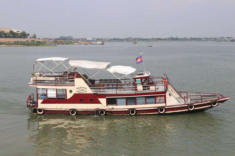 Tonle Sap Cruise & land Tour between Phnom Penh & Siem Reap - Changing from boat to minivan