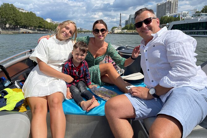 Top Private Cruises in Paris with French Champagne and surprises - The Statue of Liberty and a surprising first view