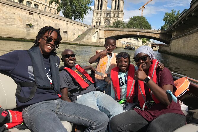 Top Private Cruises in Paris with French Champagne and surprises - Timing, meeting point, and weather
